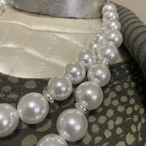 XL double strand white pearl statement necklace - Picture 4 of 5
